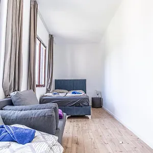 Comfy In Shared With Terrace And Garden , Вена Австрия